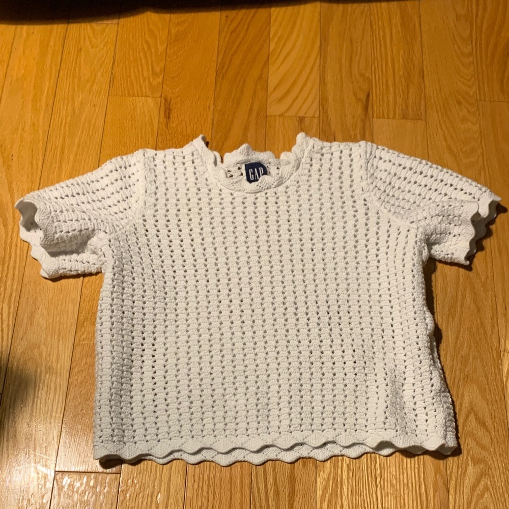 GAP Knit Scallop Sleeve Top